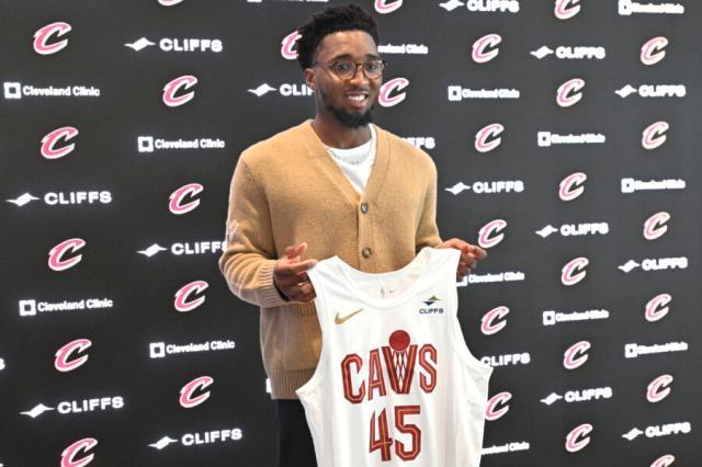 黄金甲体育-身披45号亮相克利夫兰 米切尔与骑士存在特殊羁绊