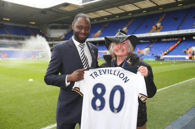 黄金甲体育官网-机不可失!万国群星开卖著名画作 教你如何画梅西